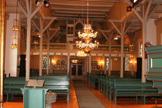 Fil:Øymark kirke Kirkerommet bakre.jpg