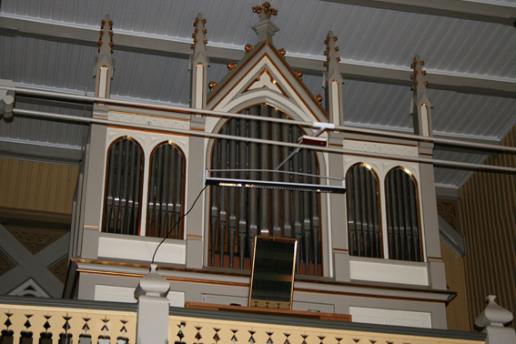 Fil:Øymark kirke Orgelet 1.jpg