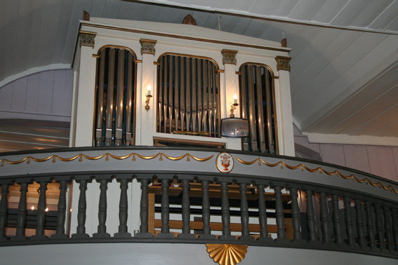 Fil:Bjørke kirke, Nannestad Orgel 2.jpg