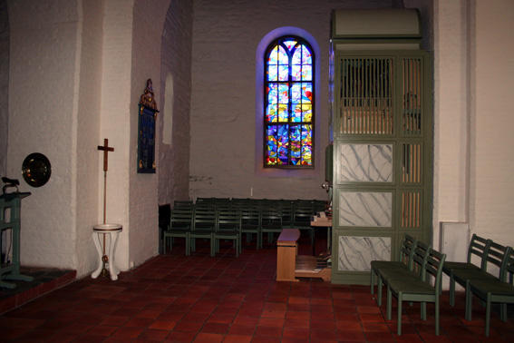 Fil:Eidsvoll kirke Side kors 1.jpg