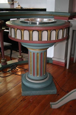 Fil:Heggedal kirke Døpefont 2.jpg