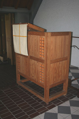 Fil:Holmen kirke, Asker Prekestol 1.jpg