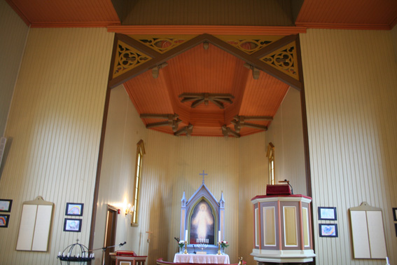 Fil:Ingeborgud kapell Koråpning.jpg