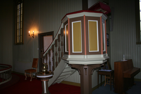 Fil:Ingeborgud kapell Prekestol bilde 1.jpg