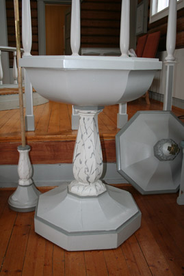 Fil:Krør kirke Døpefont 2.jpg