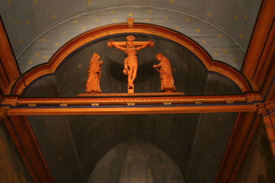 Fil:Laksevåg kirke Himling o.kor.jpg