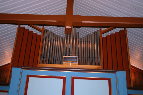 Fil:Leveld kyrkje Orgelet 2.jpg