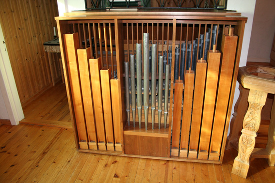 Fil:Lykkja kapell Orgelet 1.jpg