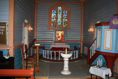 Fil:Mangen kapell Koret.jpg