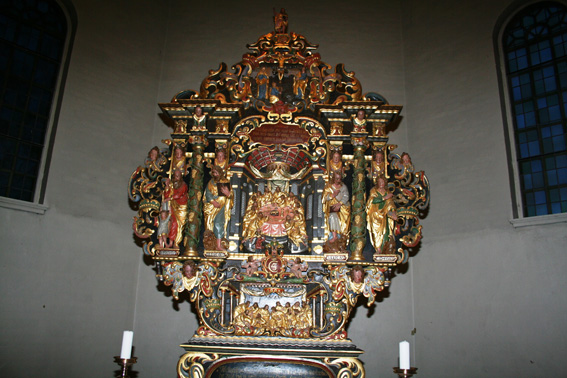Fil:Nes kirke, Nes Alterbilde.jpg