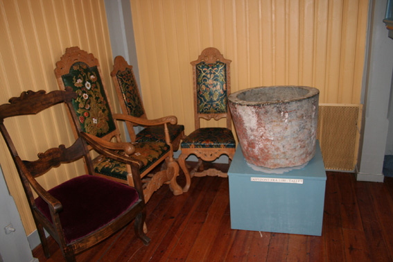 Fil:Nittedal kirke Gammel døpefont.jpg