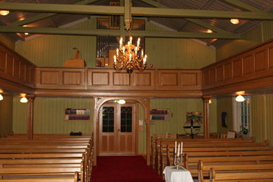 Fil:Setskog kirke Kirkerommet bakre.jpg