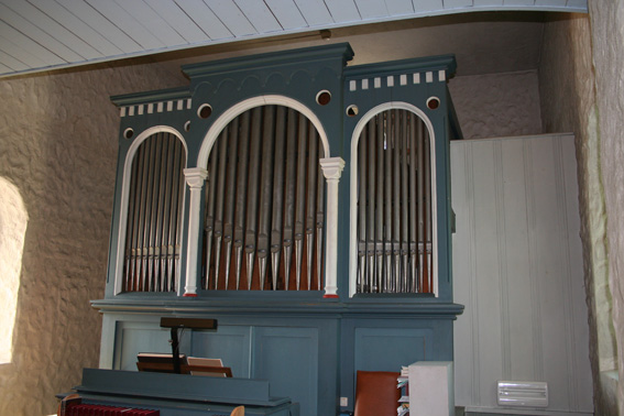 Fil:Torsnes kirke Orgelet 1.jpg