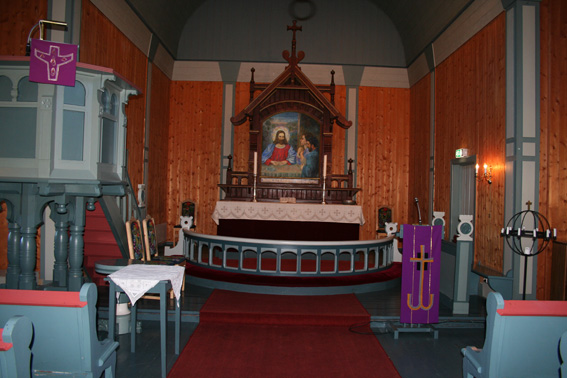 Fil:Uvdal kirke Koret.jpg