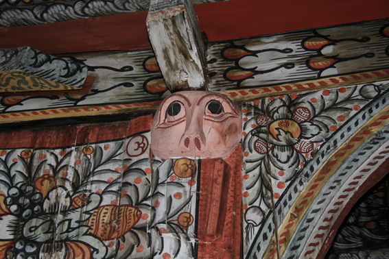 Fil:Uvdal stavkirke Konge 2.jpg