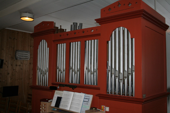 Fil:Våler kirke, Østfold Orgel 2.jpg