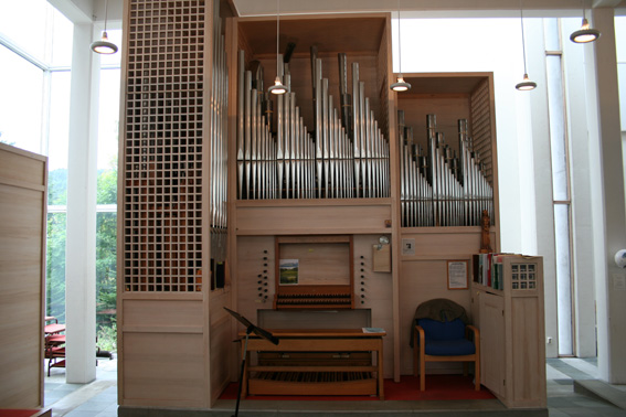 Fil:Eidsvåg kirke Orgel.jpg