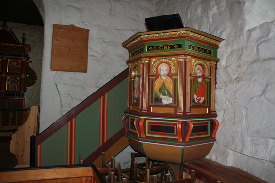 Fil:Frogner gamle kirke, Sørum Prekestol 1.jpg