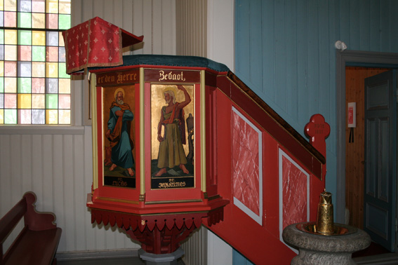 Fil:Garder kirke Prekestol 1.jpg