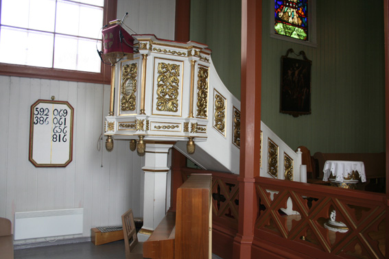 Fil:Olberg kirke, Krødsherad Prekestolen 1.jpg