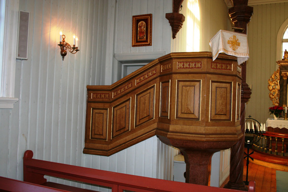 Fil:Oppegård kirke Prekestol 1.jpg