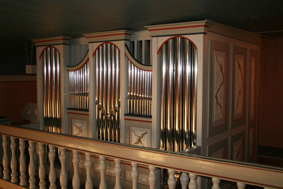 Fil:Rømskog kirke Orgelet 1.jpg