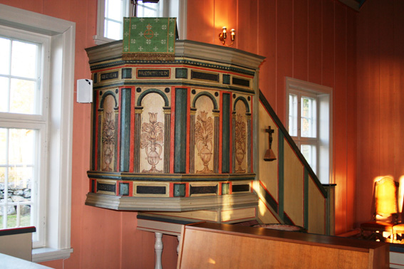 Fil:Rømskog kirke Prekestolen 1.jpg