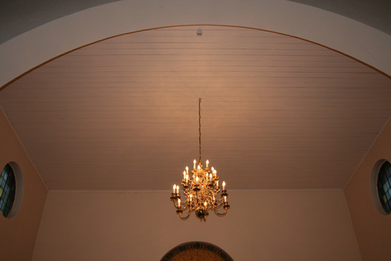 Fil:Sjåstad kirke Himlinger over kor.jpg