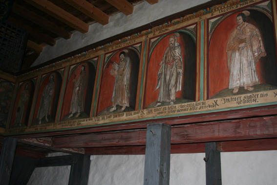 Fil:Skoger gamle kirke Gallerirekkverk3.jpg